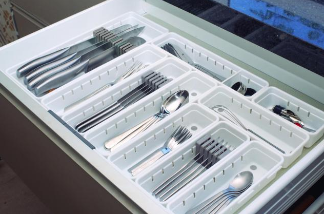 Como manter as gavetas da cozinha organizadas?
