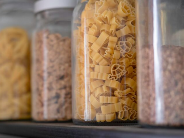 Como armazenar macarrão e outros alimentos secos com mais higiene e praticidade