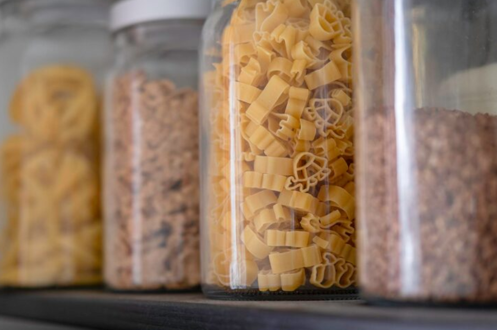Como armazenar macarrão e outros alimentos secos com mais higiene e praticidade
